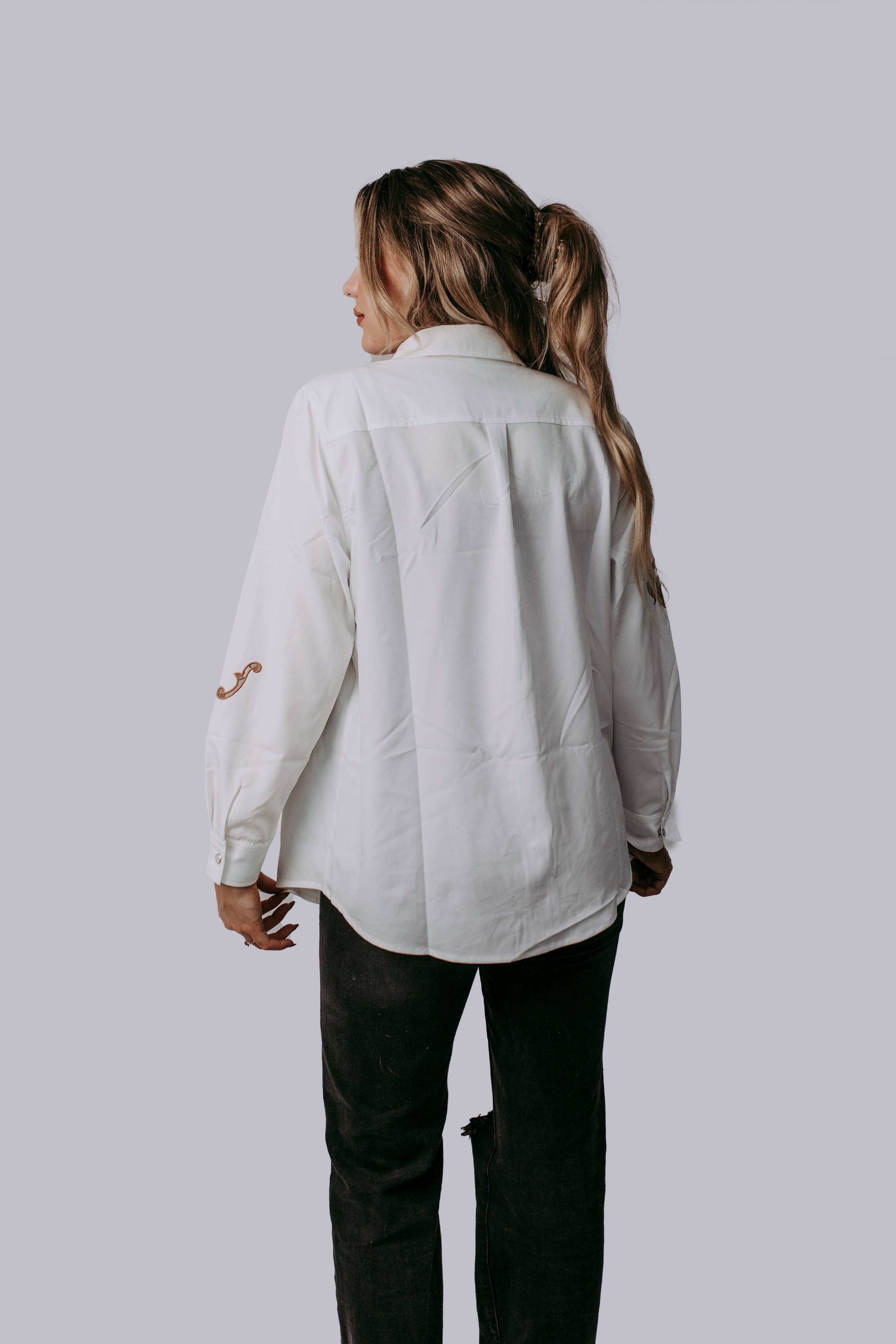 A women wearing the shirt solid white back of shirt.